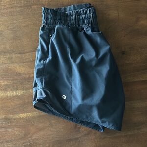 EUC LULU SHORTS